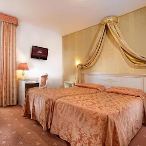 Ambassador Tre Rose Hotel