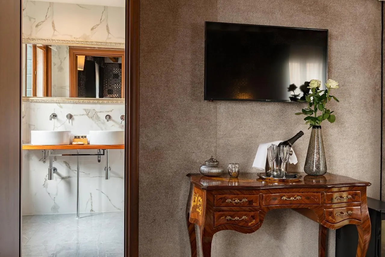 Domus Superior Hotel Venice Italy