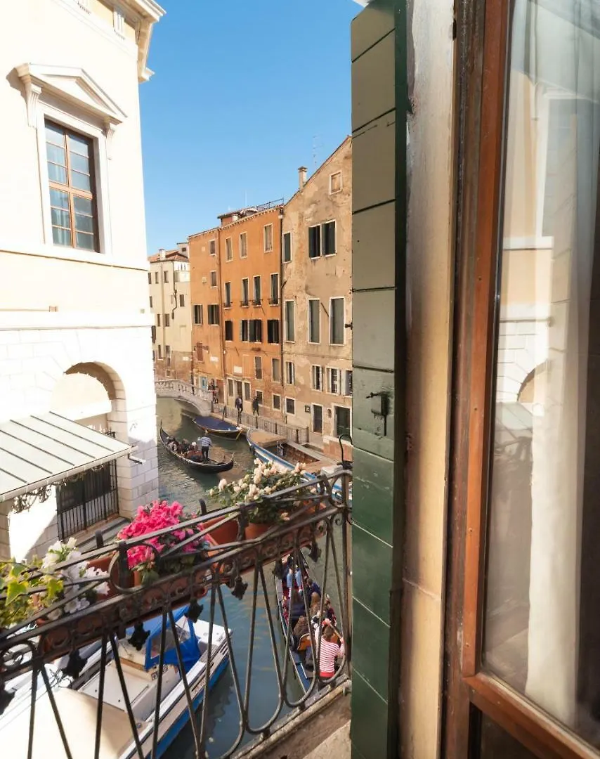 ** Guest house Domus Superior Hotel Venice Italy